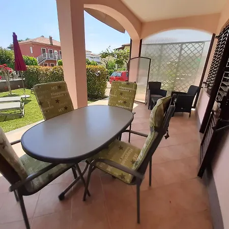 Karmen 676 Apartamento
