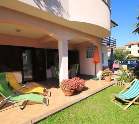 Karmen 676 Apartamento